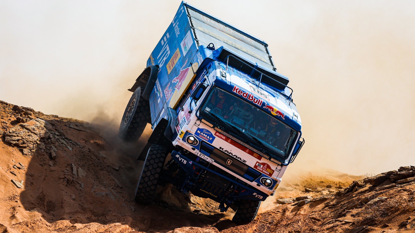Slideshow Bild - 501 Shibalov Anton, Nikitin Dmitrii, Tatarinov Ivan, Kamaz, Kamaz - Master, during the 8th stage of the Dakar 2021 between Sakaka and Neom,  Photo Florent Gooden, DPPI
